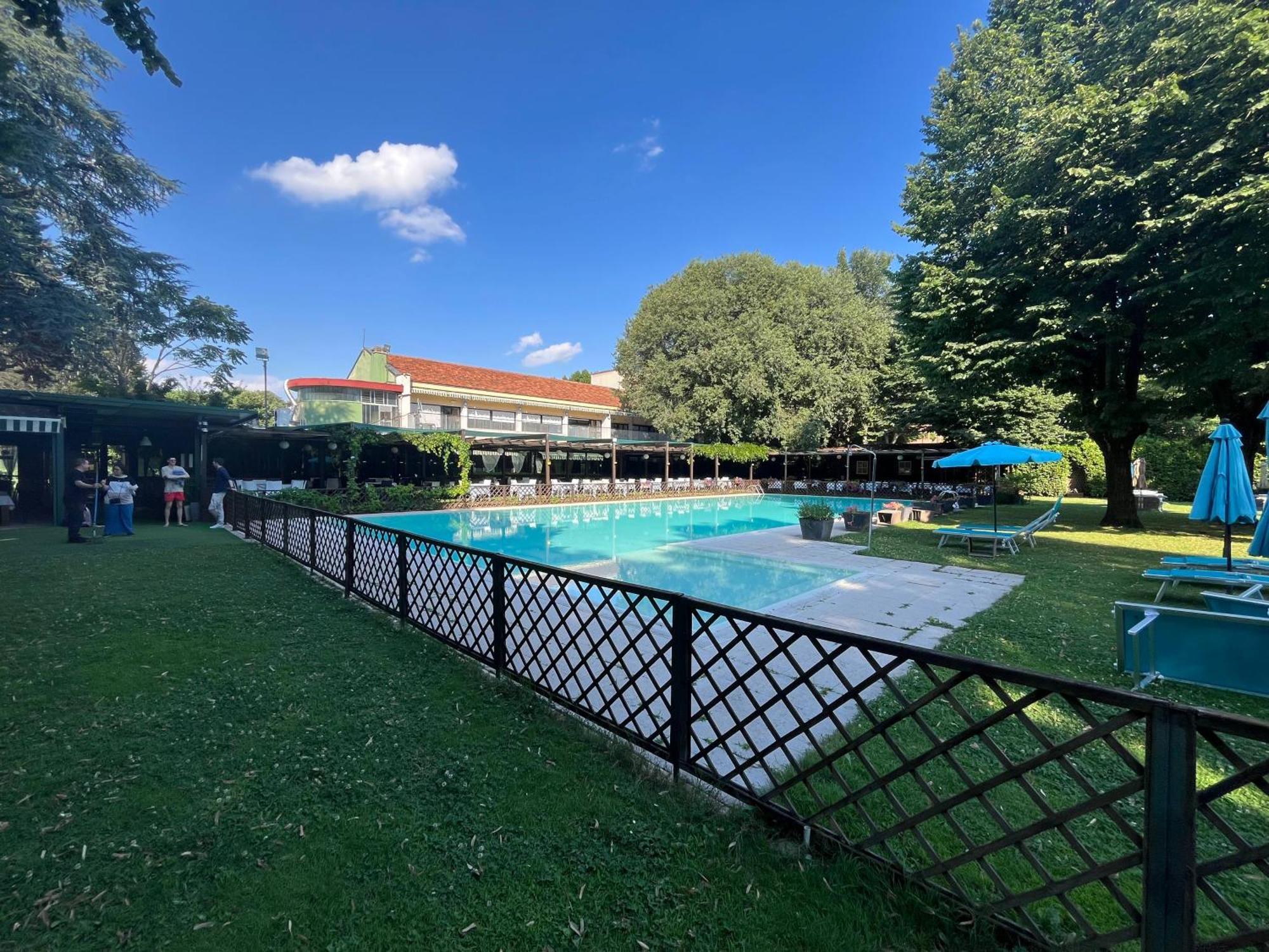 Hotel Sporting ブルゲーリオ エクステリア 写真