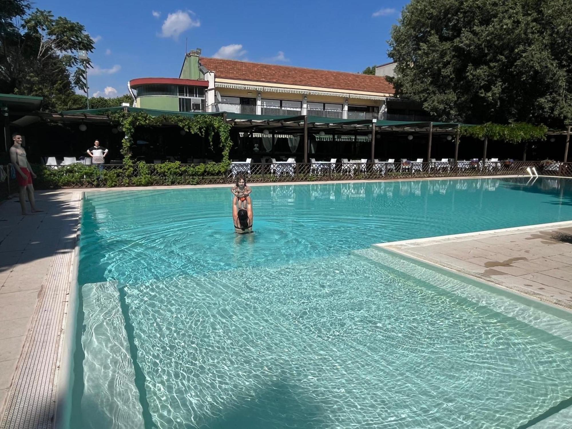 Hotel Sporting ブルゲーリオ エクステリア 写真